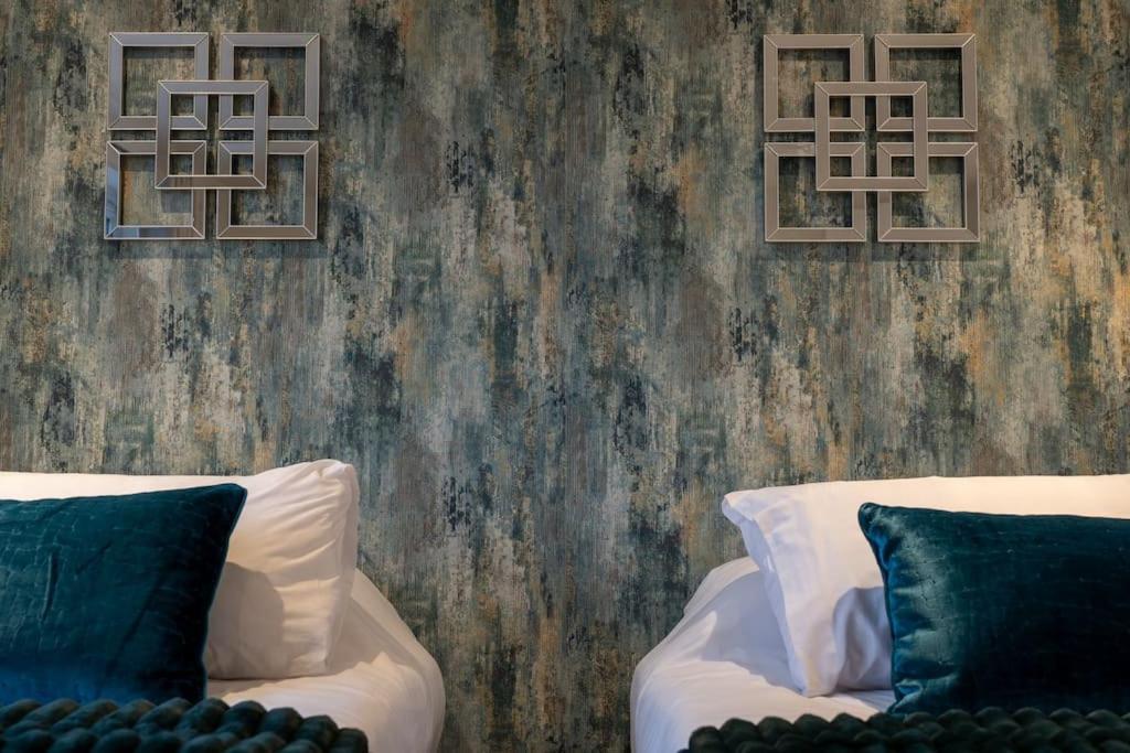Luxury Living Away From Home 레드힐 외부 사진