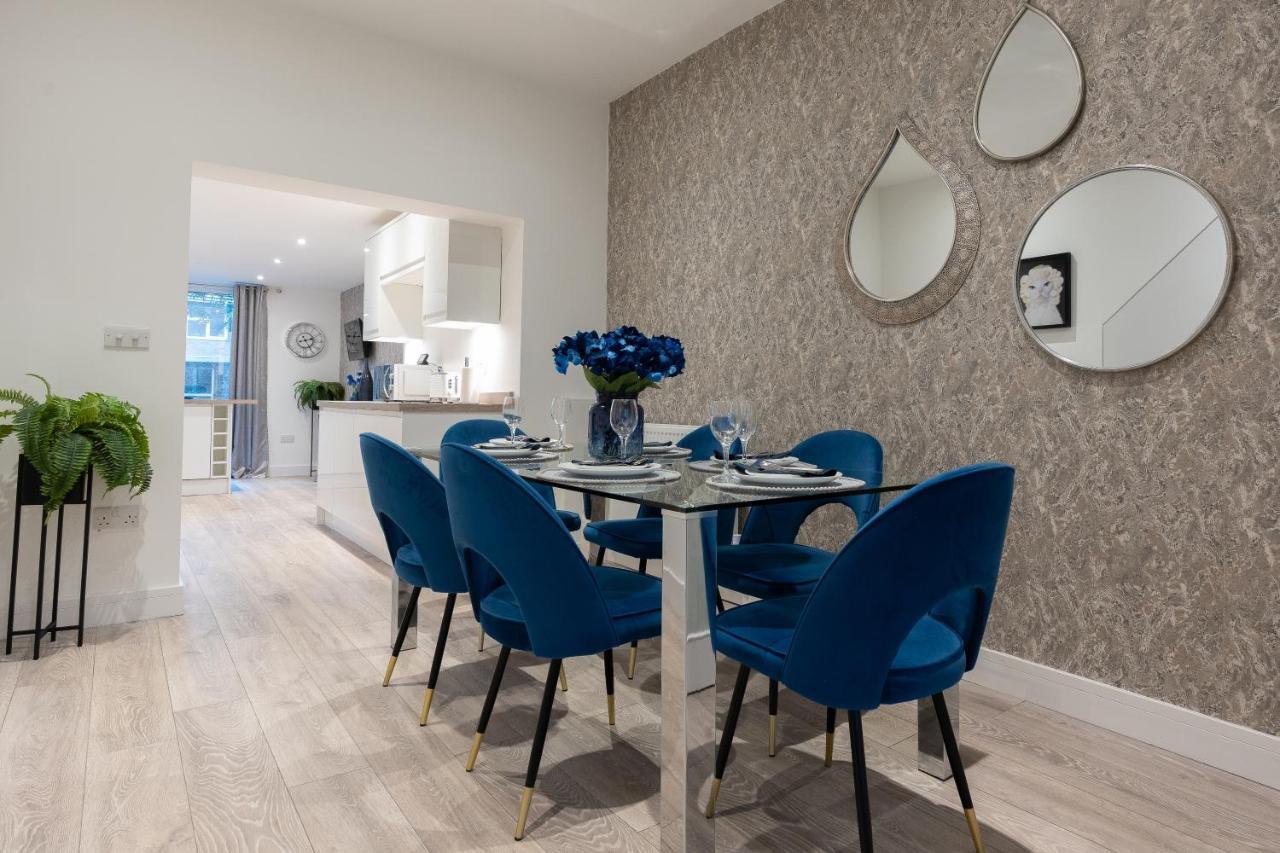 Luxury Living Away From Home 레드힐 외부 사진
